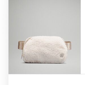Lululemon Everywhere Belt Bag Fleece 1L Natural Ivory / Trench EUC